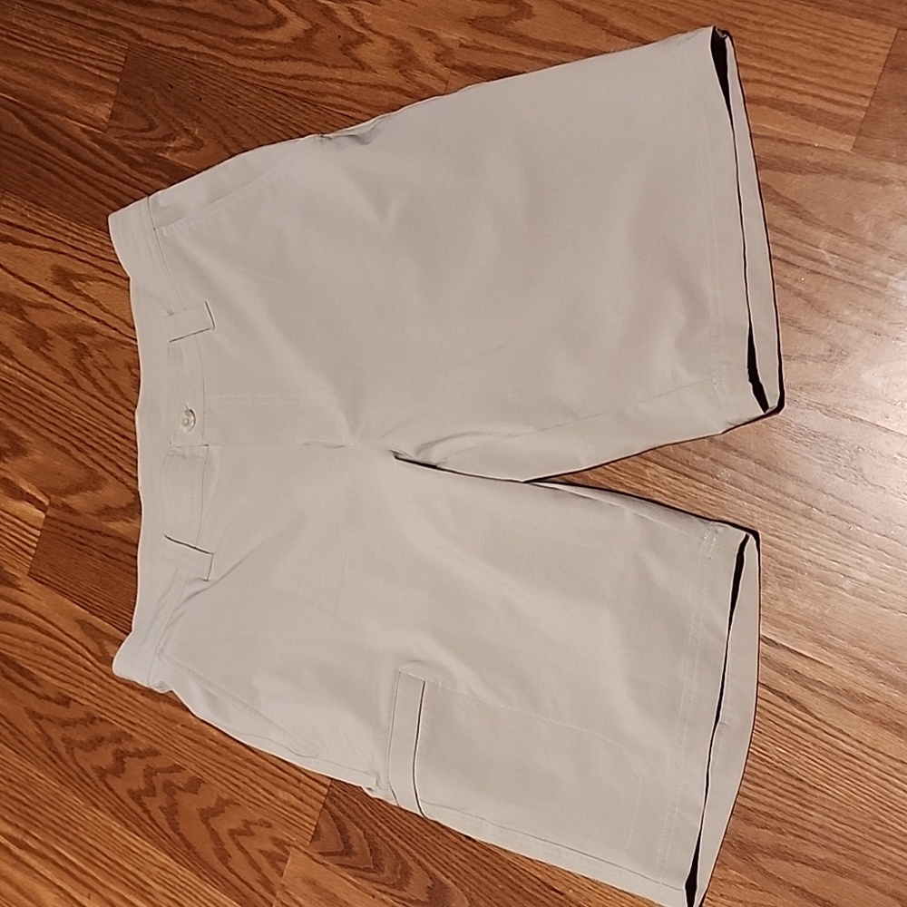 Columbia khaki shorts size‎ 32